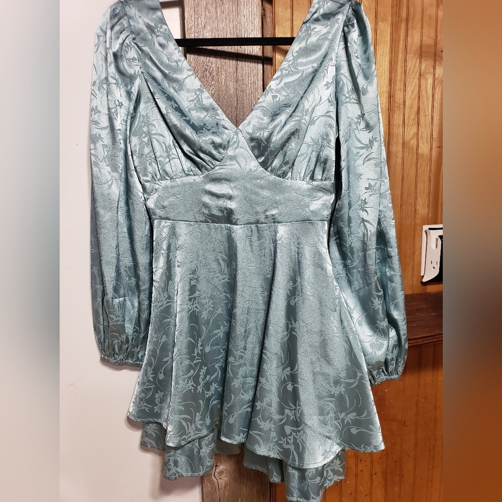 Allison&kelly Satin Teal/Green Oversized Small Long Bell Sleeve Mini Dress